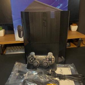 PlayStation 3 Super slim desbloqueado, Completo com 2 Controles, Todos os cabos, Loja de Jogos com +10000 Jogos